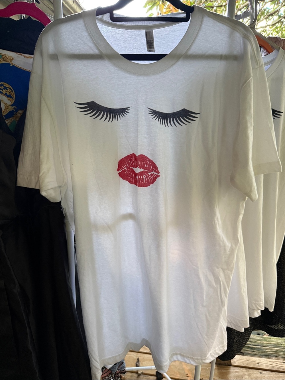 NWT Women’s Graphic Screen printed Tee with Black Lashes & Red Lips large or XL